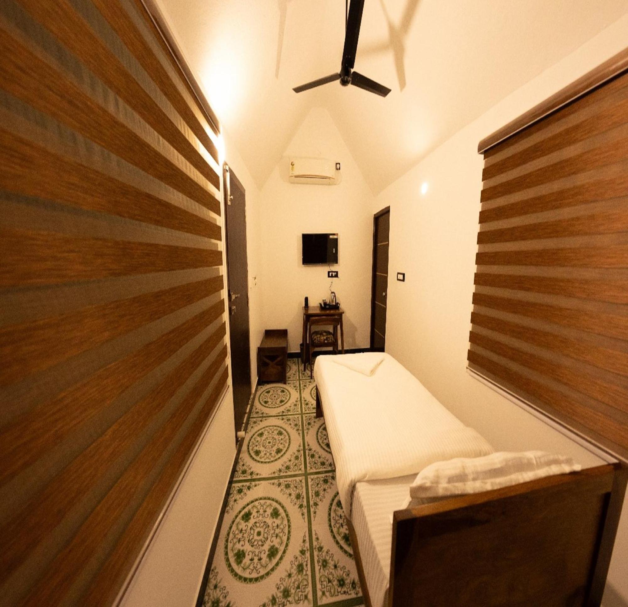 Courtyard Castle Heritage Resort Pondicherry Exterior foto