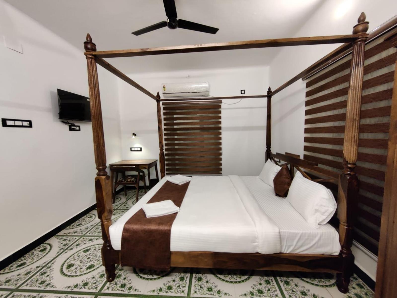 Courtyard Castle Heritage Resort Pondicherry Exterior foto